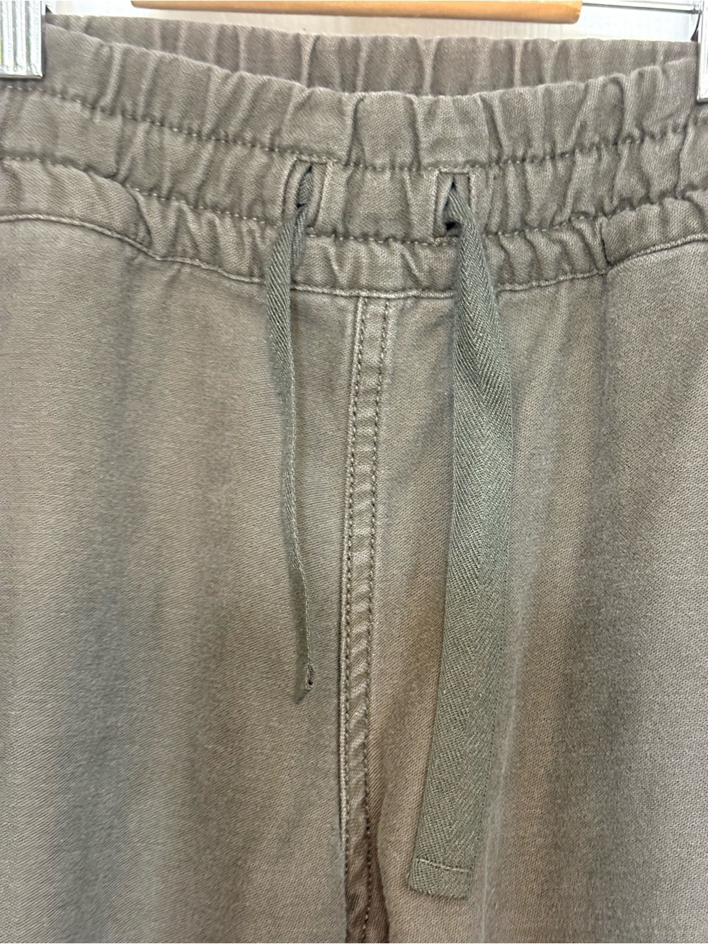 Women TNA Olive Green Drawstring Fleece Jogger Pants Sz 2 100% cotton Athleisure - Picture 9 of 15